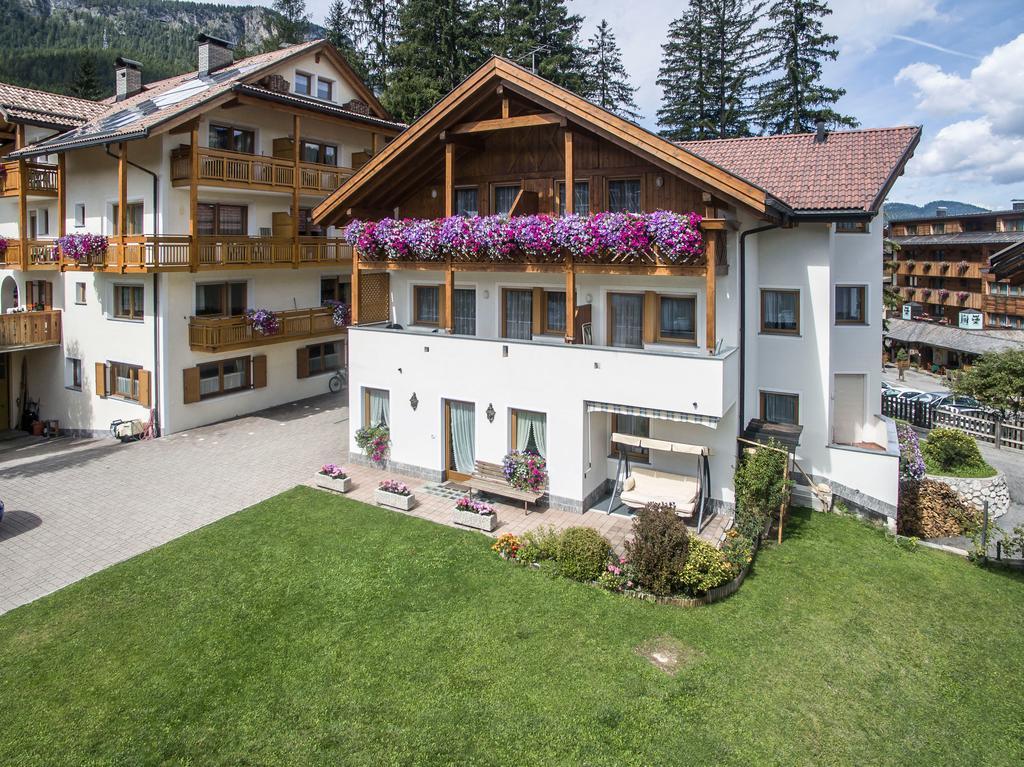 Apartments Lasteis La Villa  Εξωτερικό φωτογραφία